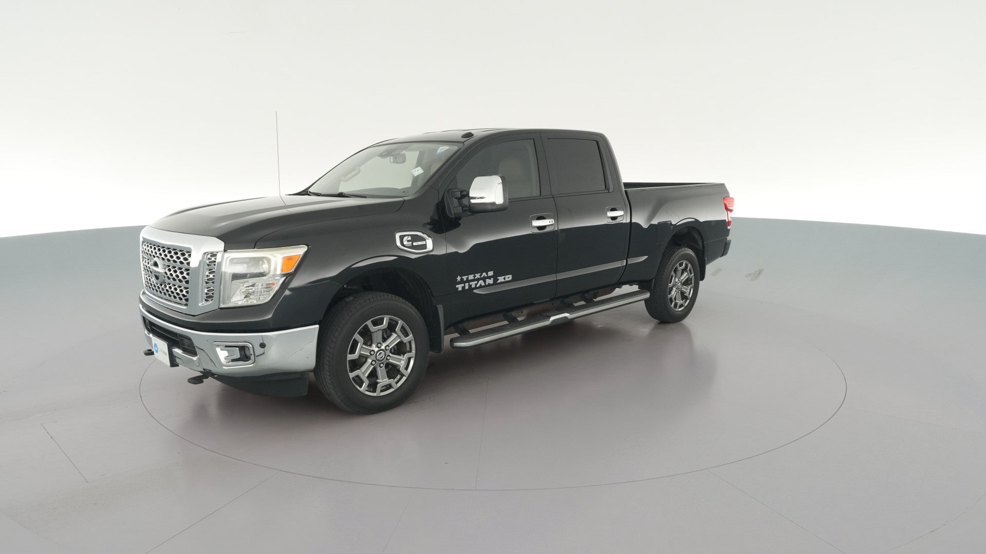 2017 Nissan TITAN XD Crew Cab vehicle photo