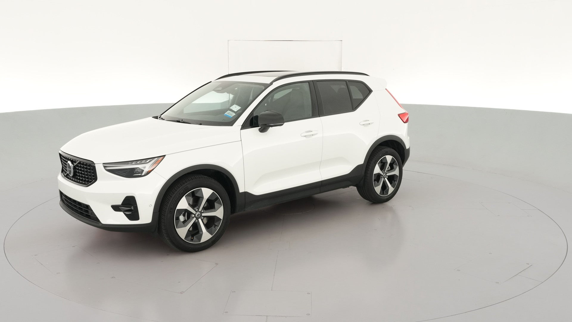 2026 Volvo XC40 vehicle photo