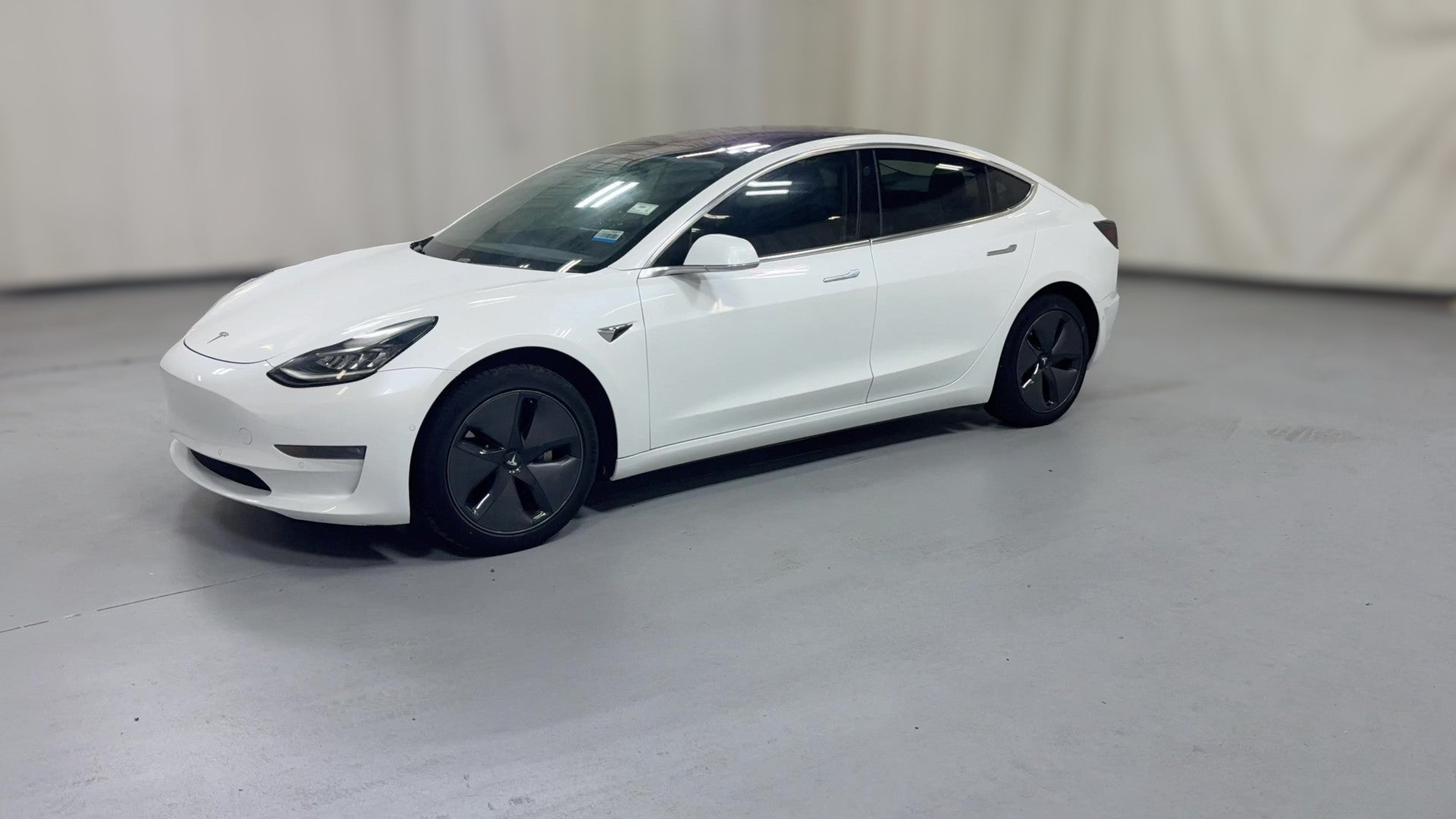 2018 Tesla Model 3 vehicle photo