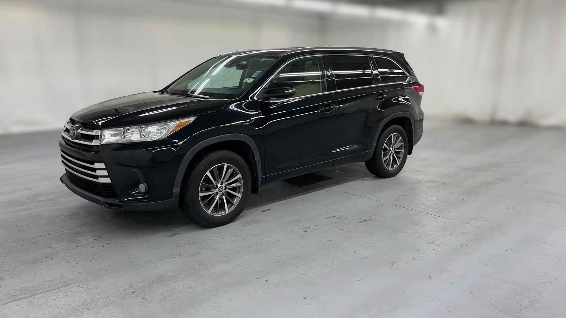 2018 Toyota Highlander vehicle photo