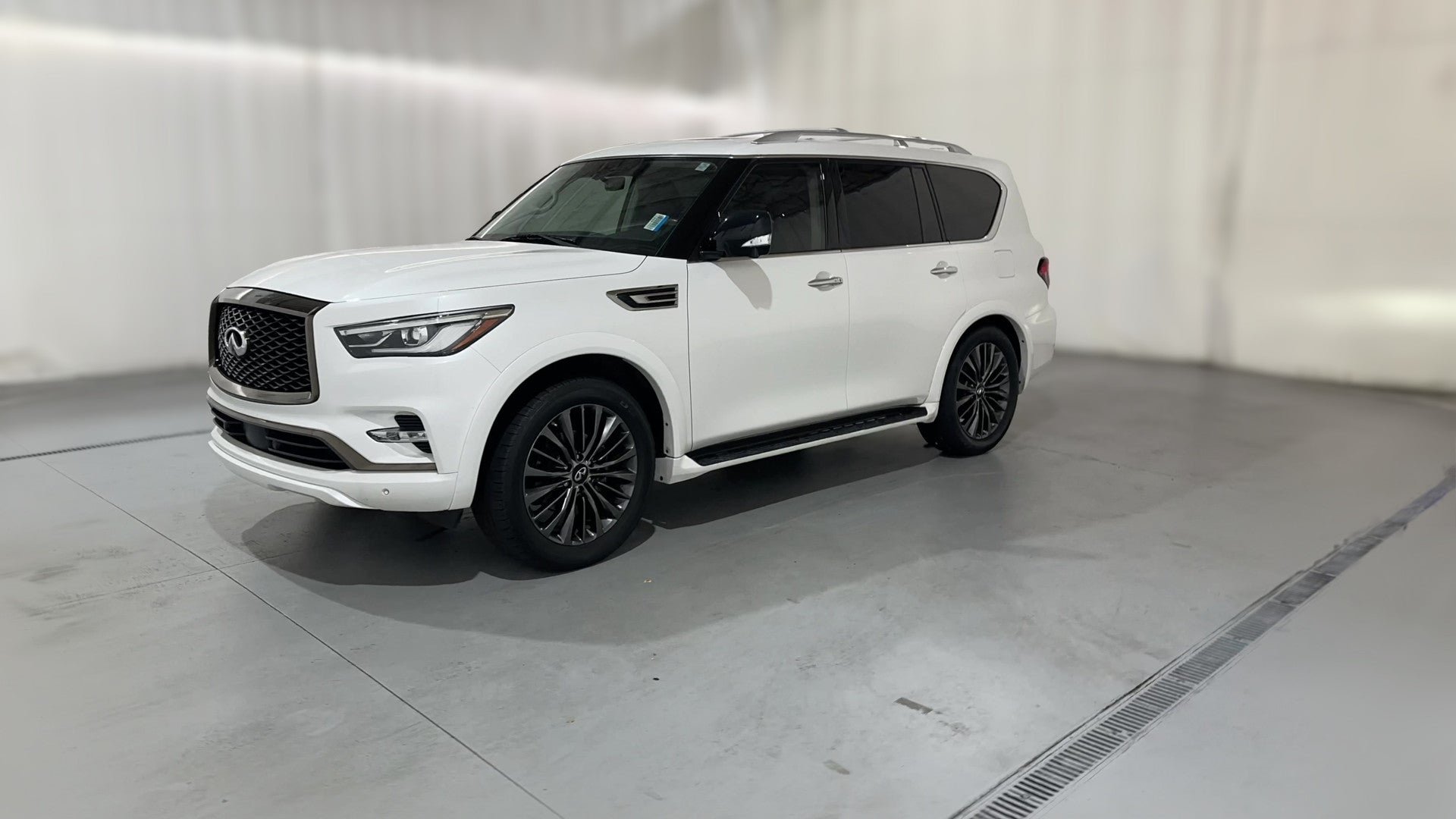 2021 INFINITI QX80 vehicle photo