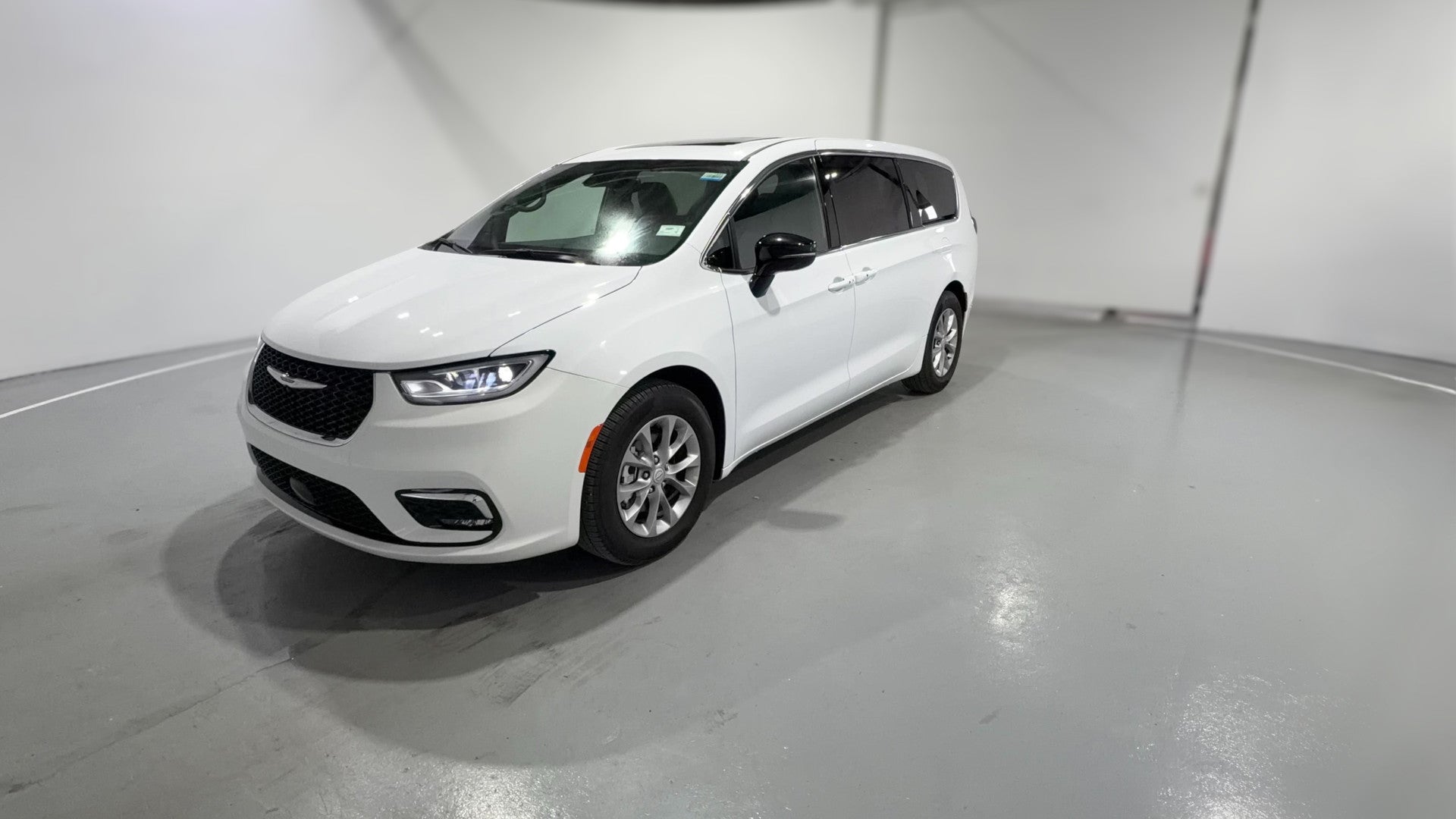2026 Chrysler Pacifica vehicle photo
