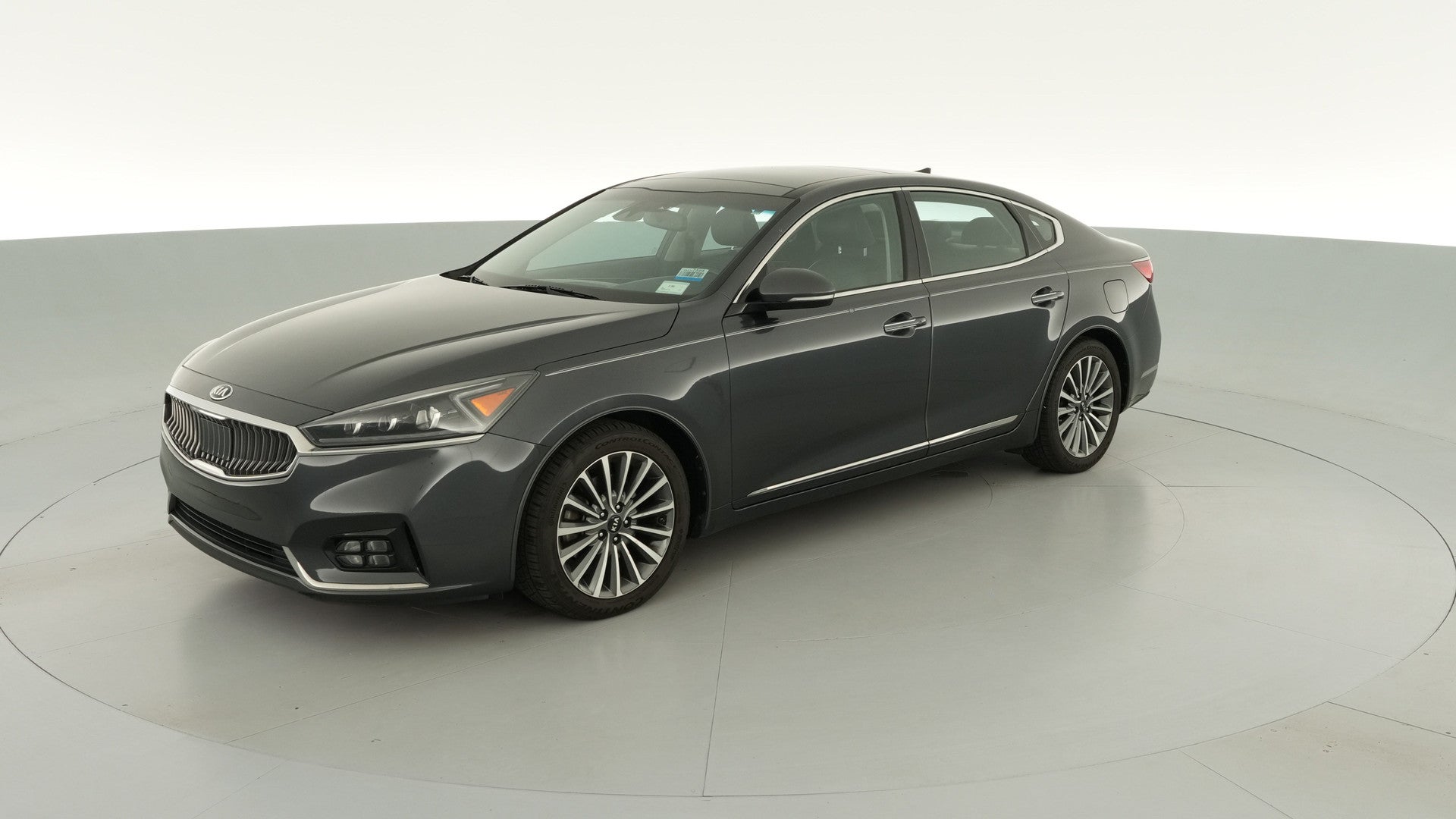 2017 Kia Cadenza vehicle photo