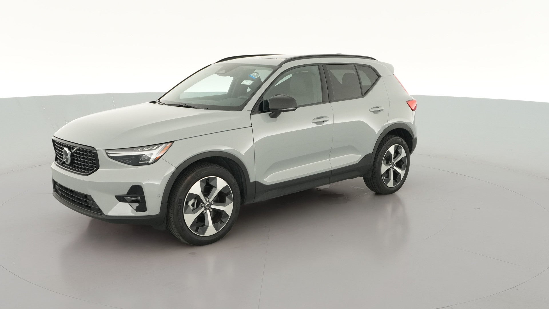 2026 Volvo XC40 vehicle photo