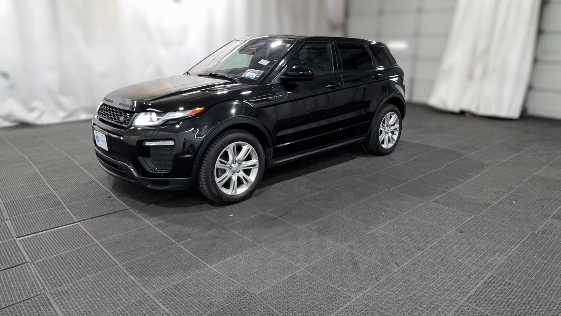 2018 Land Rover Range Rover Evoque vehicle photo