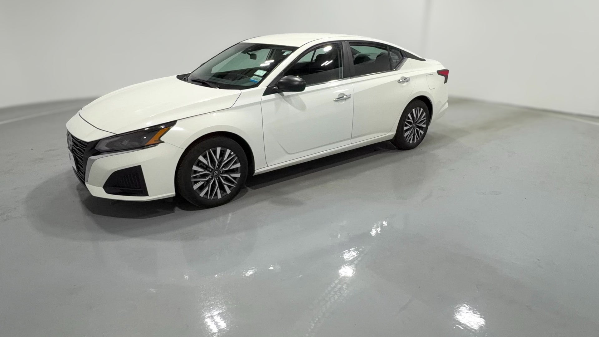 2025 Nissan Altima vehicle photo