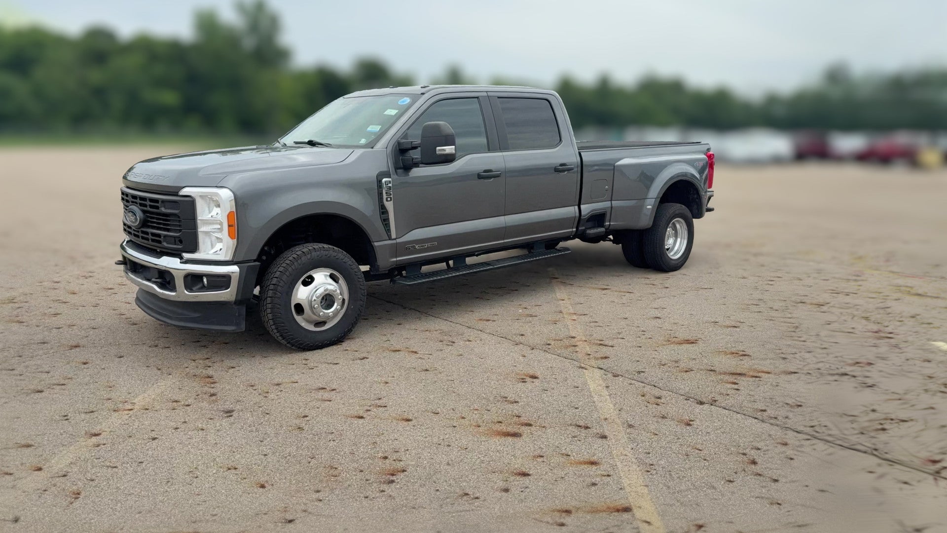 2023 Ford F350 Super Duty Crew Cab vehicle photo
