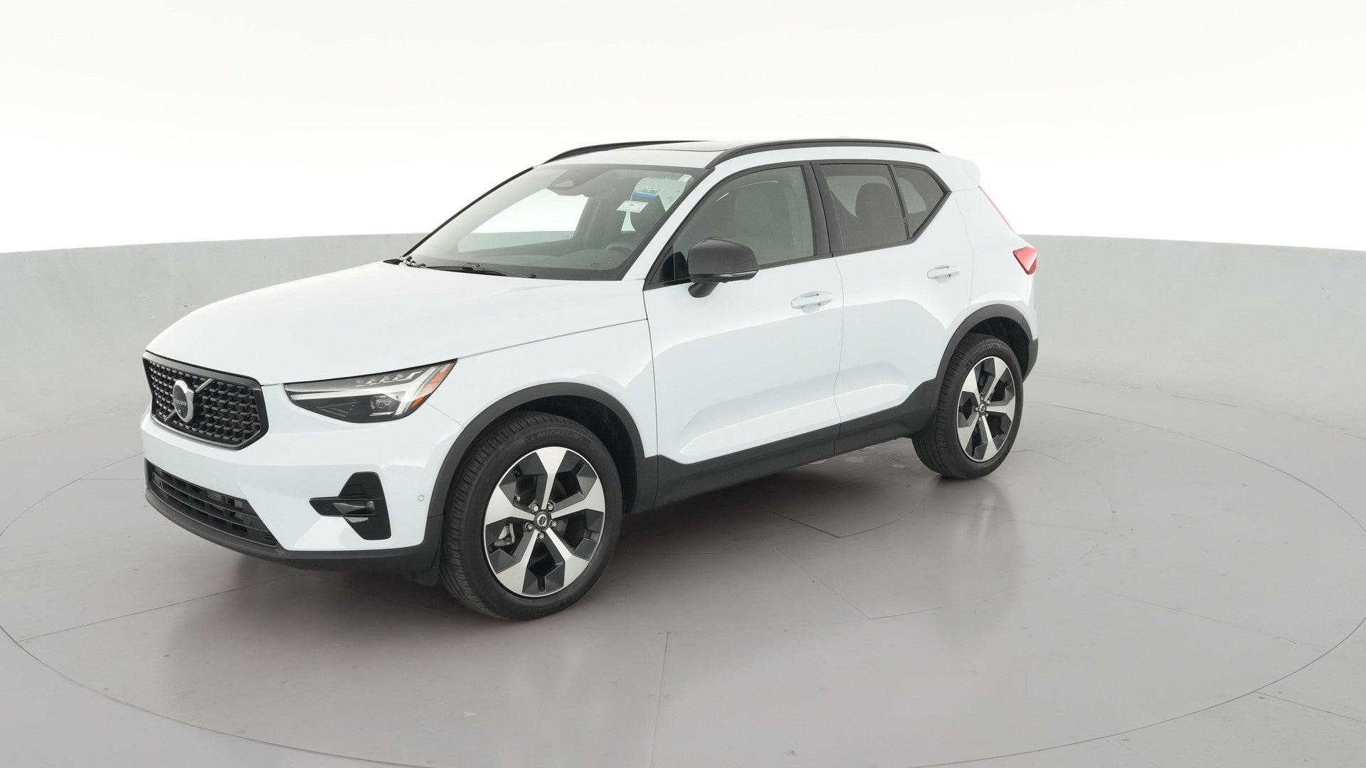 2026 Volvo XC40 vehicle photo