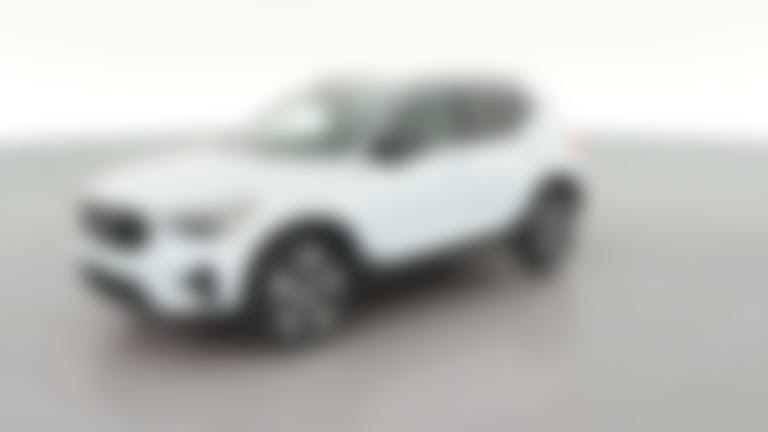 2026 Volvo XC40 vehicle photo