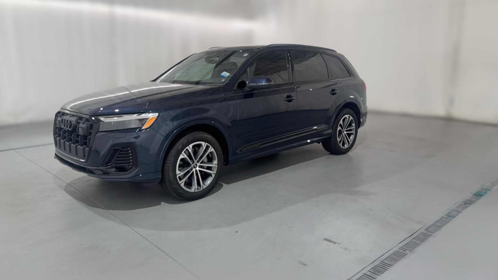 2025 Audi Q7 vehicle photo