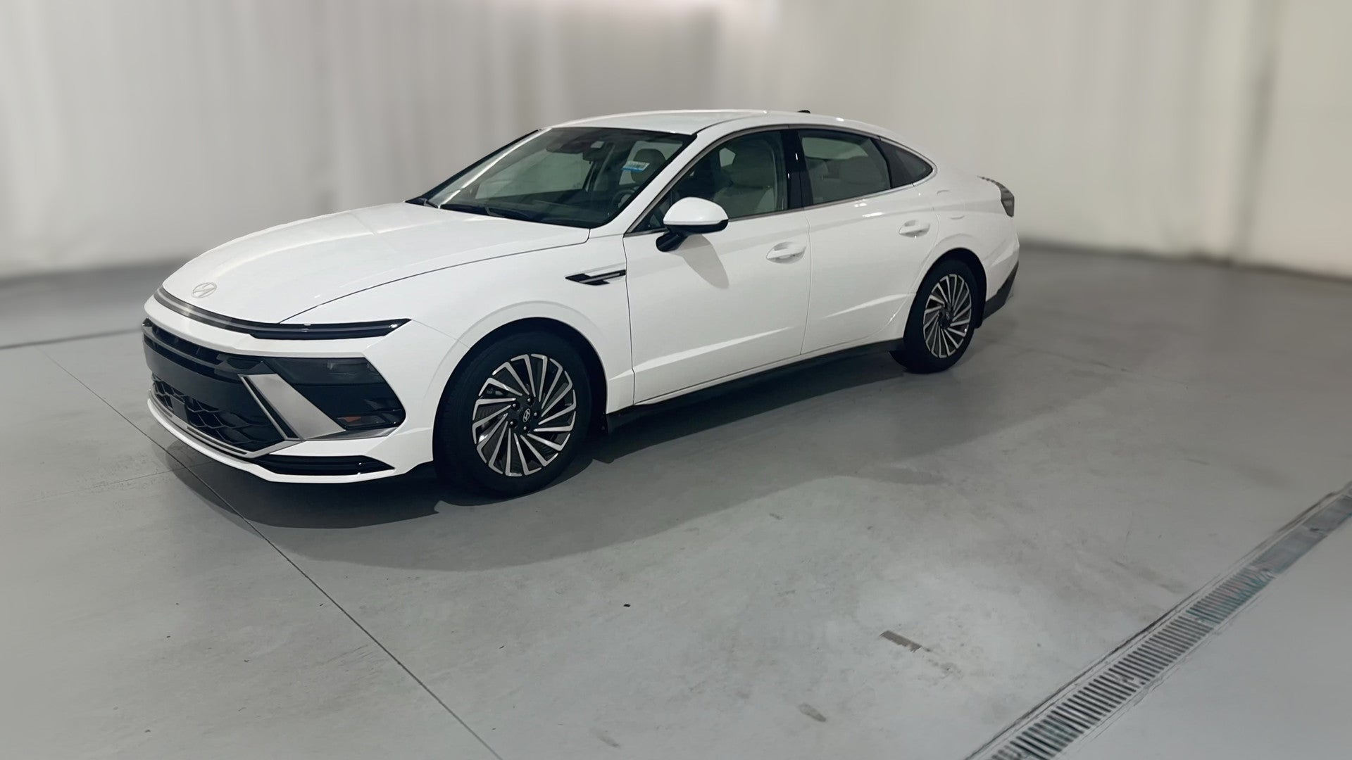2024 Hyundai Sonata Hybrid vehicle photo