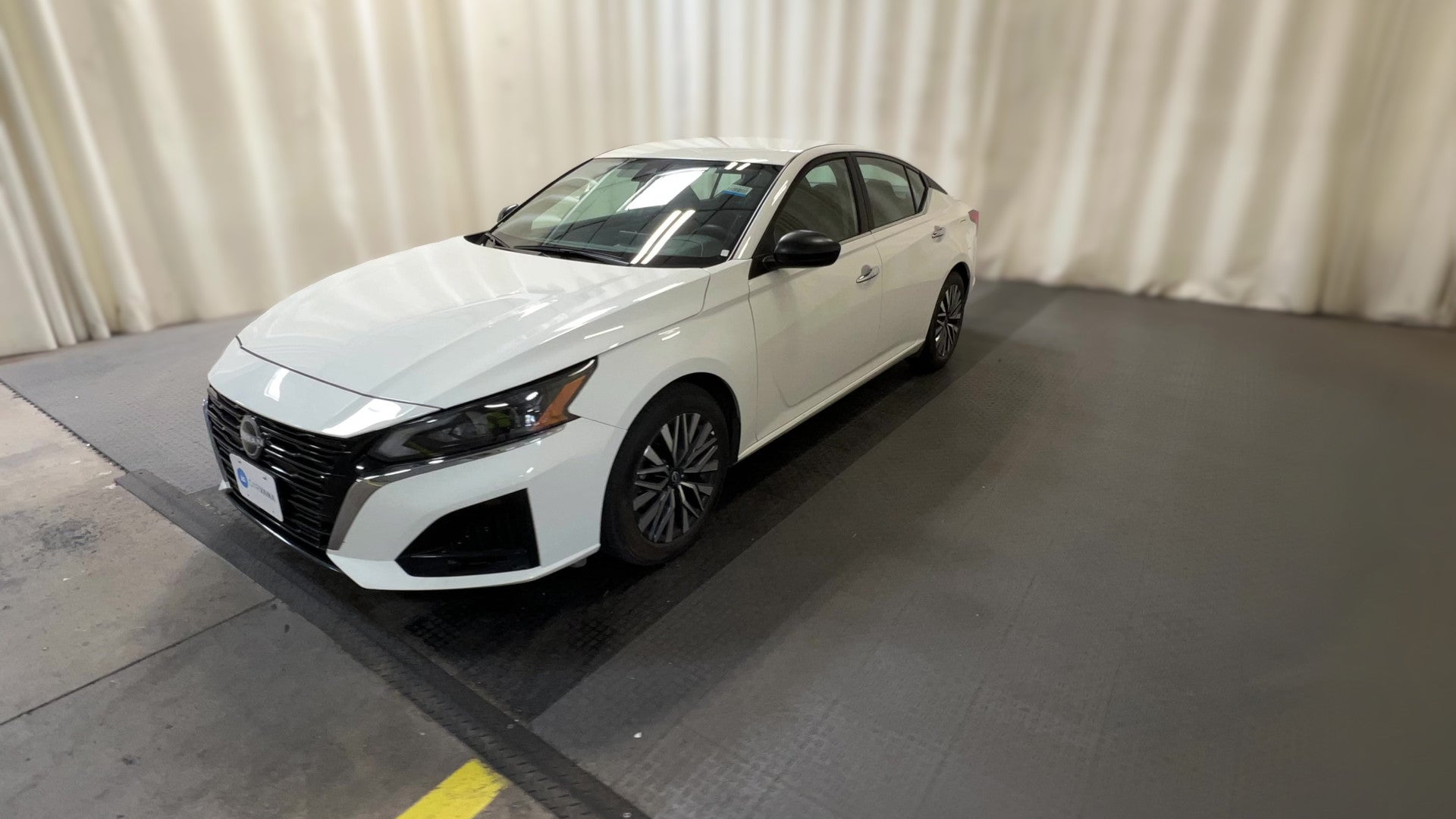 2025 Nissan Altima vehicle photo