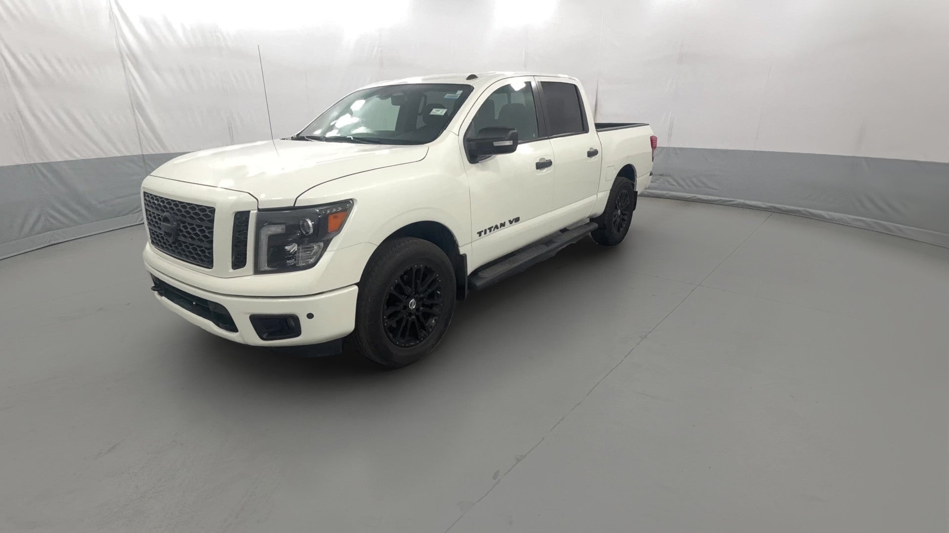 2019 Nissan Titan Crew Cab vehicle photo