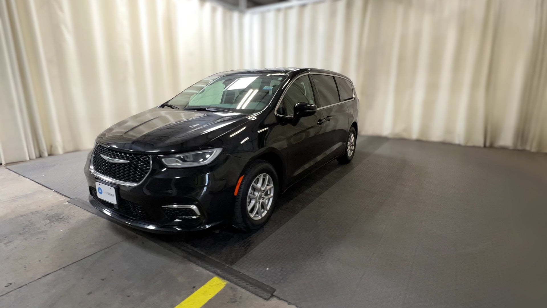 2024 Chrysler Pacifica vehicle photo