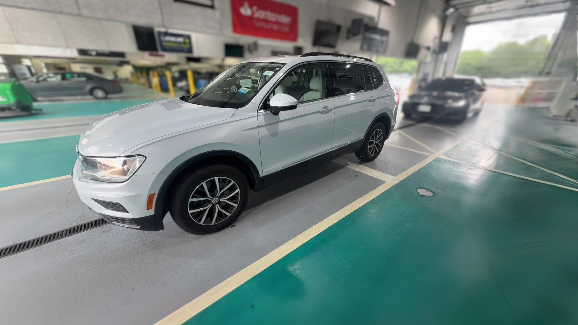2018 Volkswagen Tiguan vehicle photo