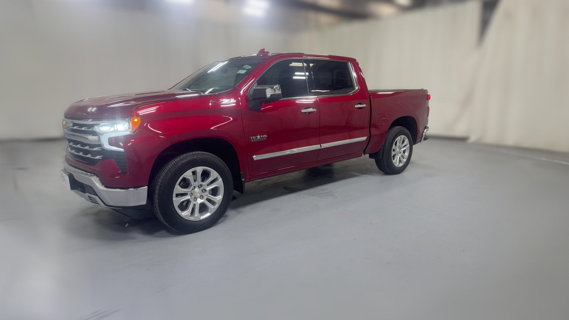 2024 Chevrolet Silverado 1500 Crew Cab vehicle photo