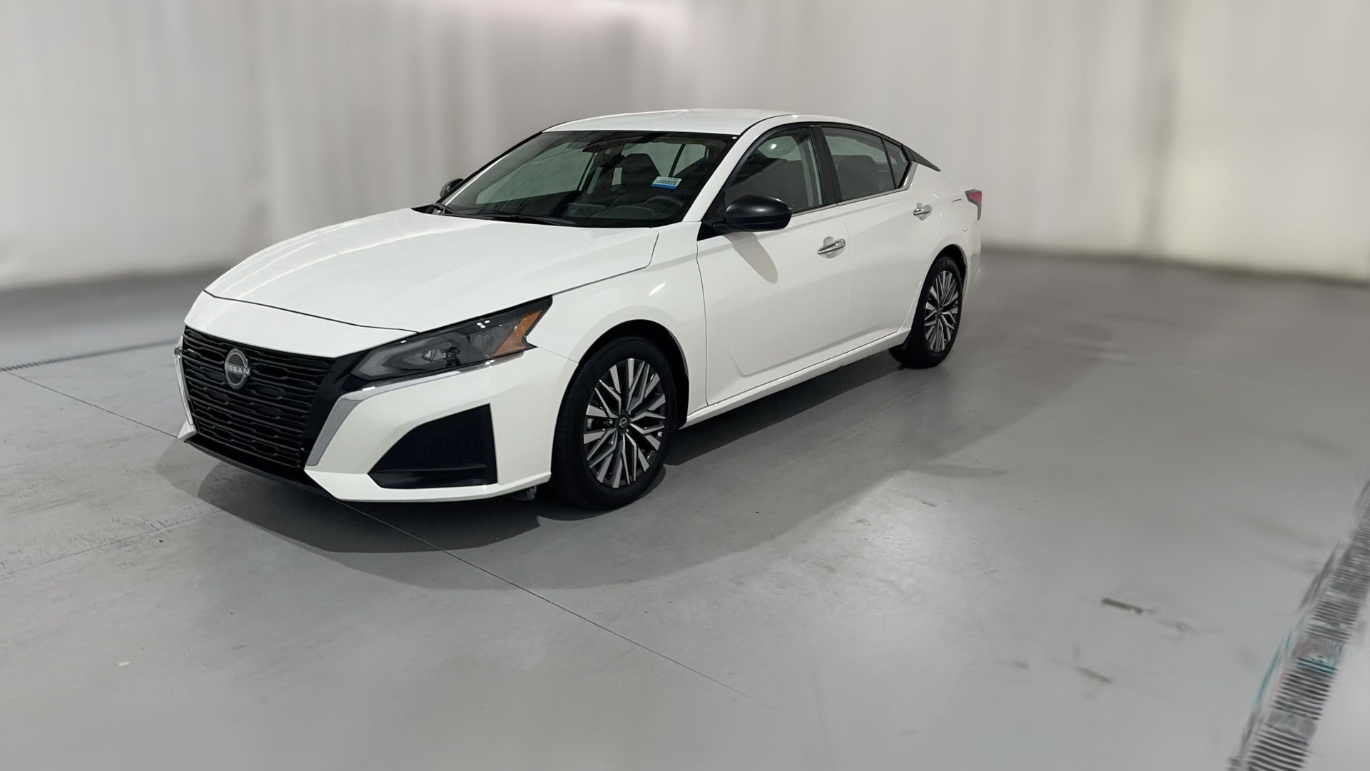 2025 Nissan Altima vehicle photo