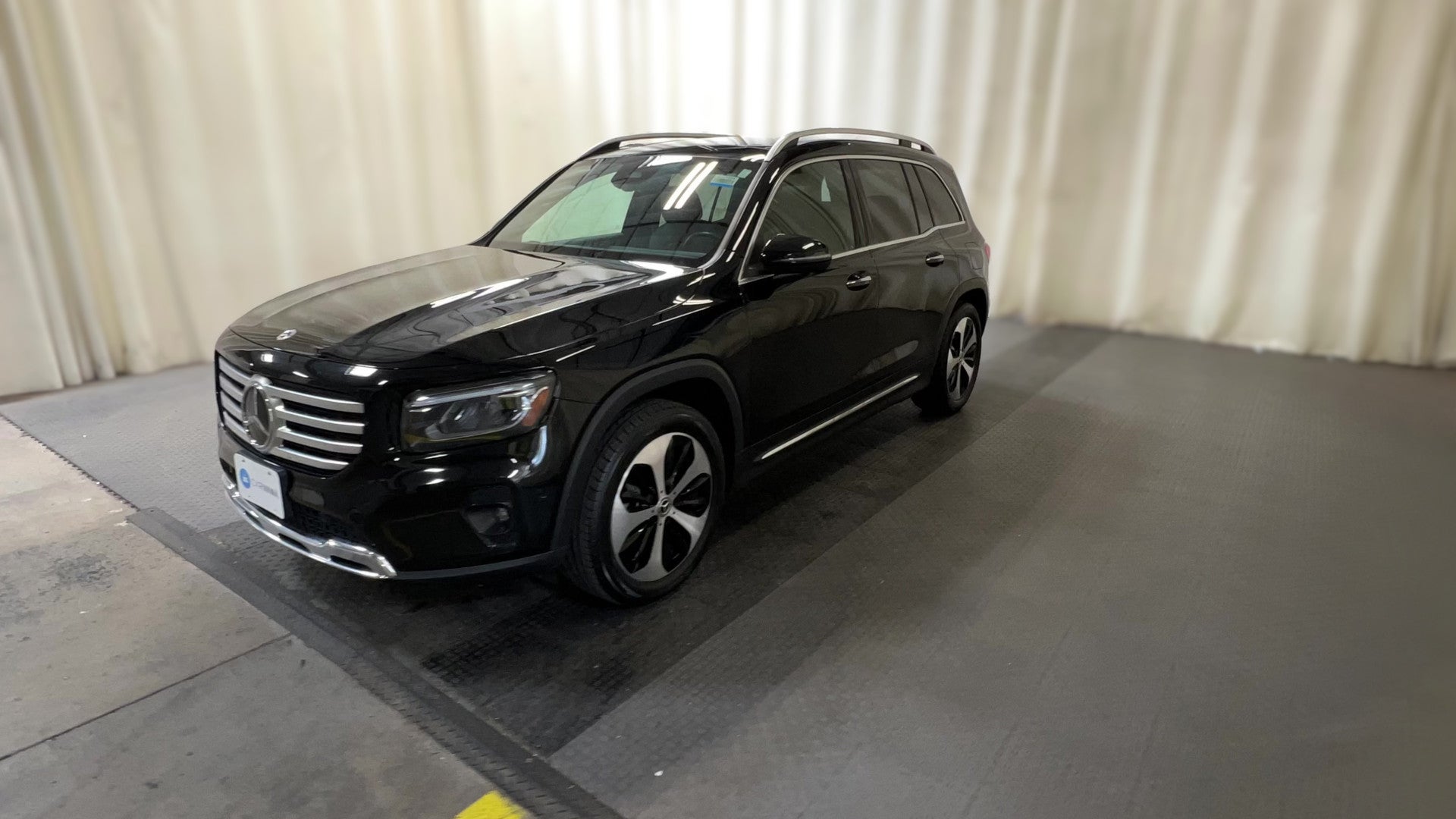 2025 Mercedes-Benz GLB vehicle photo