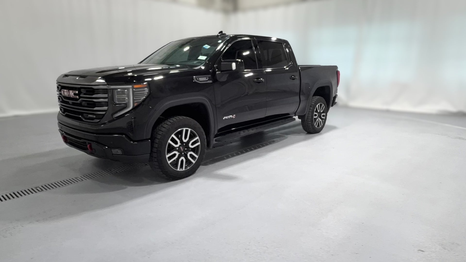 2023 GMC Sierra 1500 Crew Cab vehicle photo