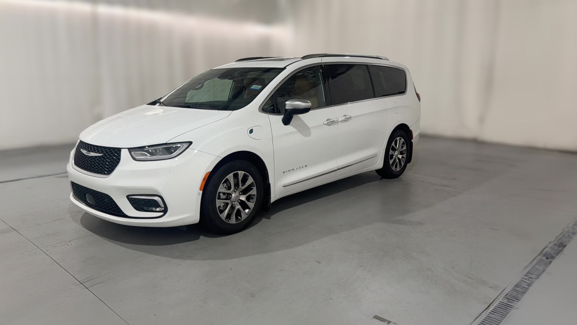 2023 Chrysler Pacifica Hybrid vehicle photo