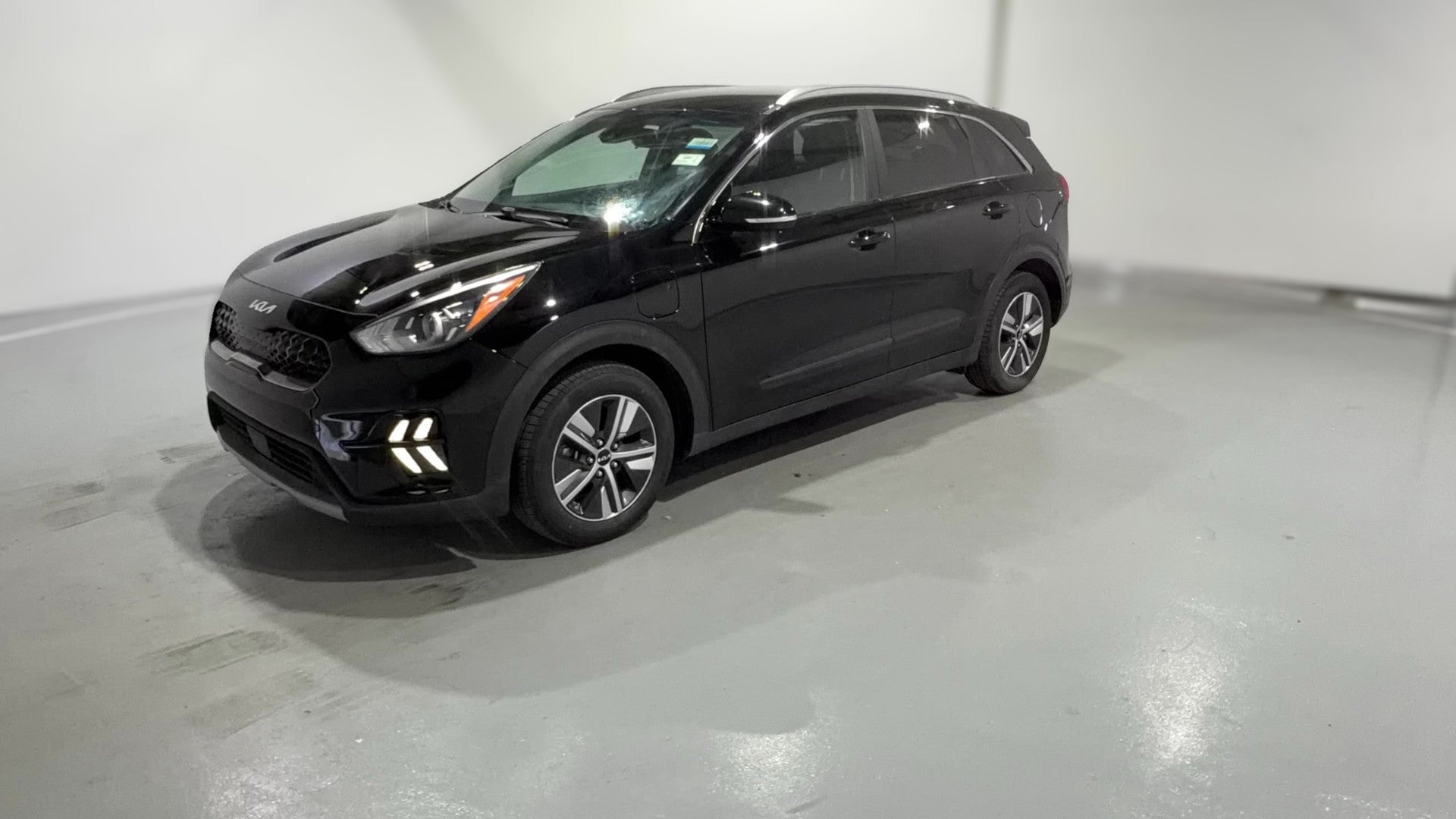 2022 Kia Niro Plug-in Hybrid vehicle photo