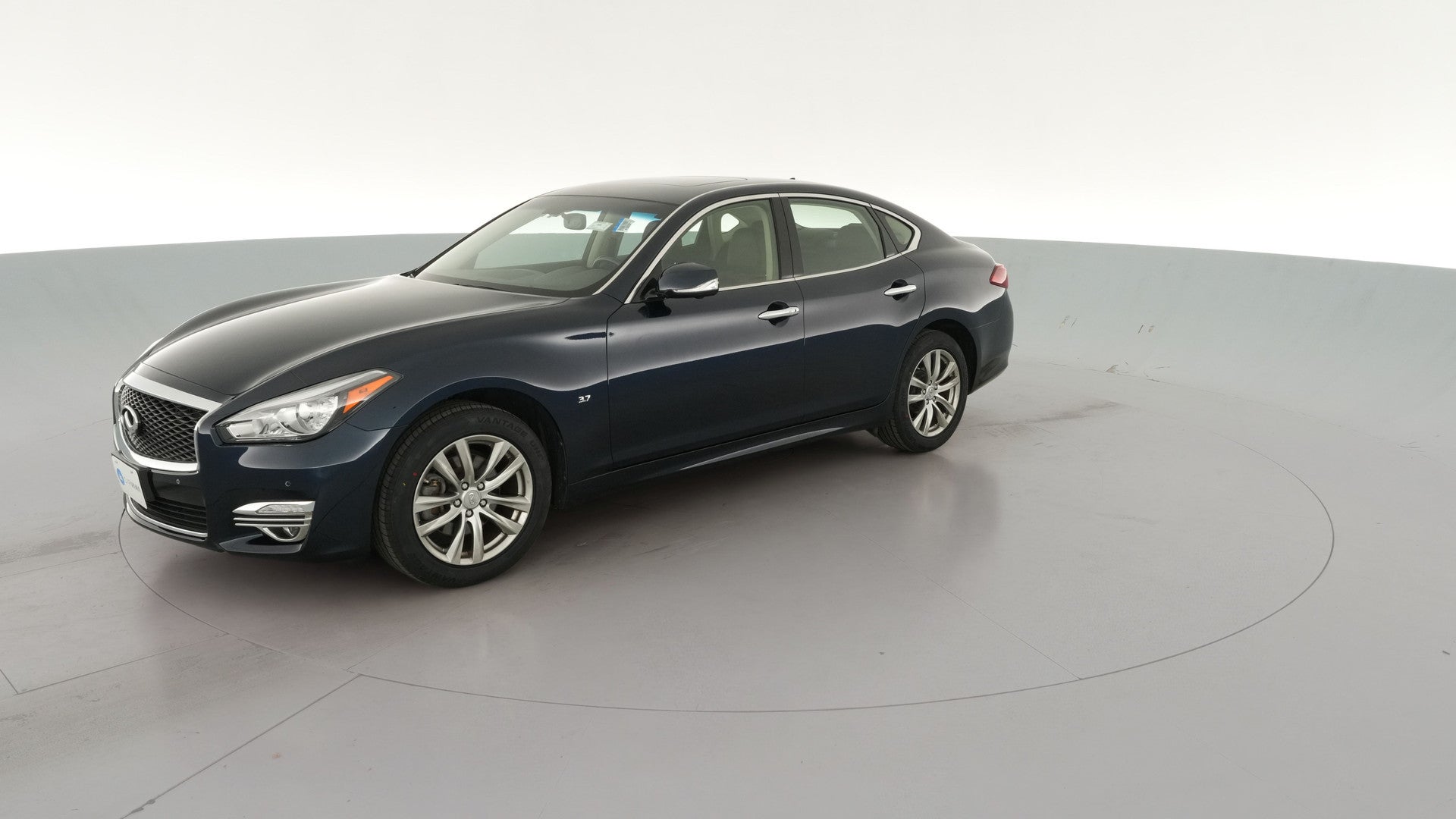 2016 INFINITI Q70 vehicle photo