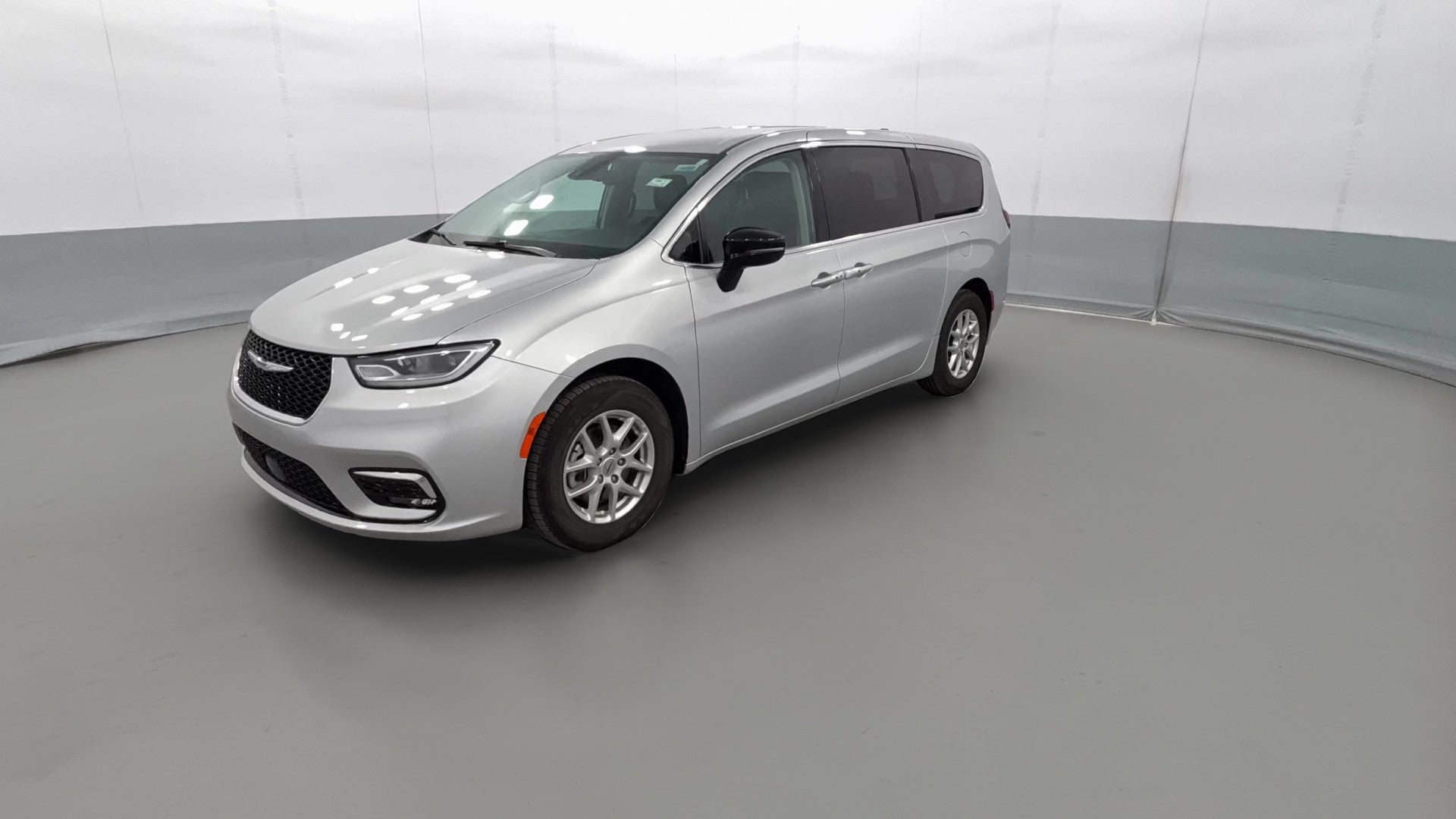 2024 Chrysler Pacifica vehicle photo