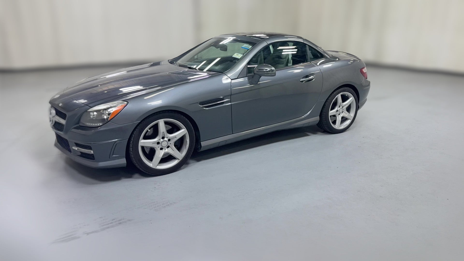 2016 Mercedes-Benz SLK vehicle photo