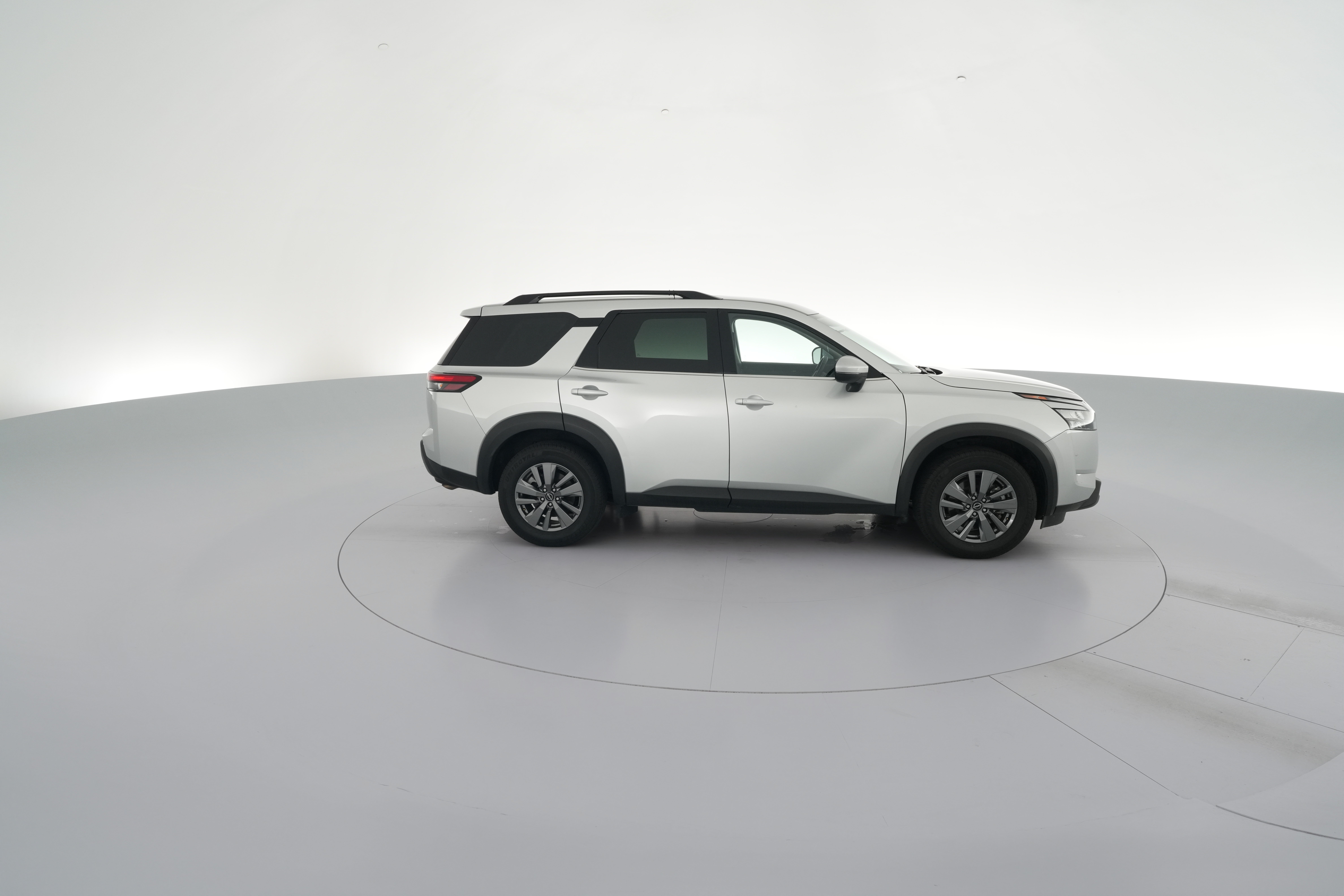 2025 Nissan Pathfinder SV - Photo 38