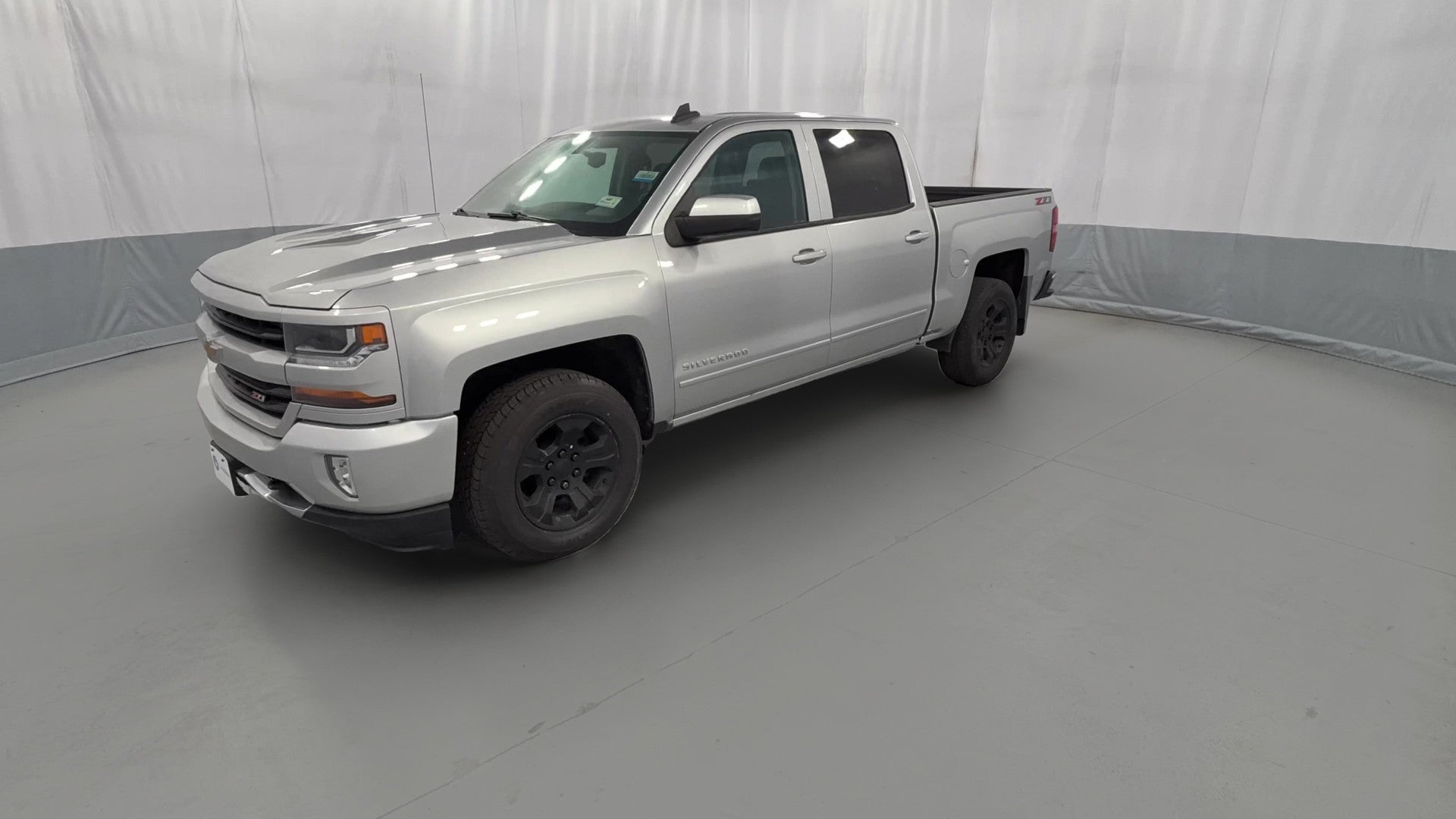 2018 Chevrolet Silverado 1500 Crew Cab vehicle photo
