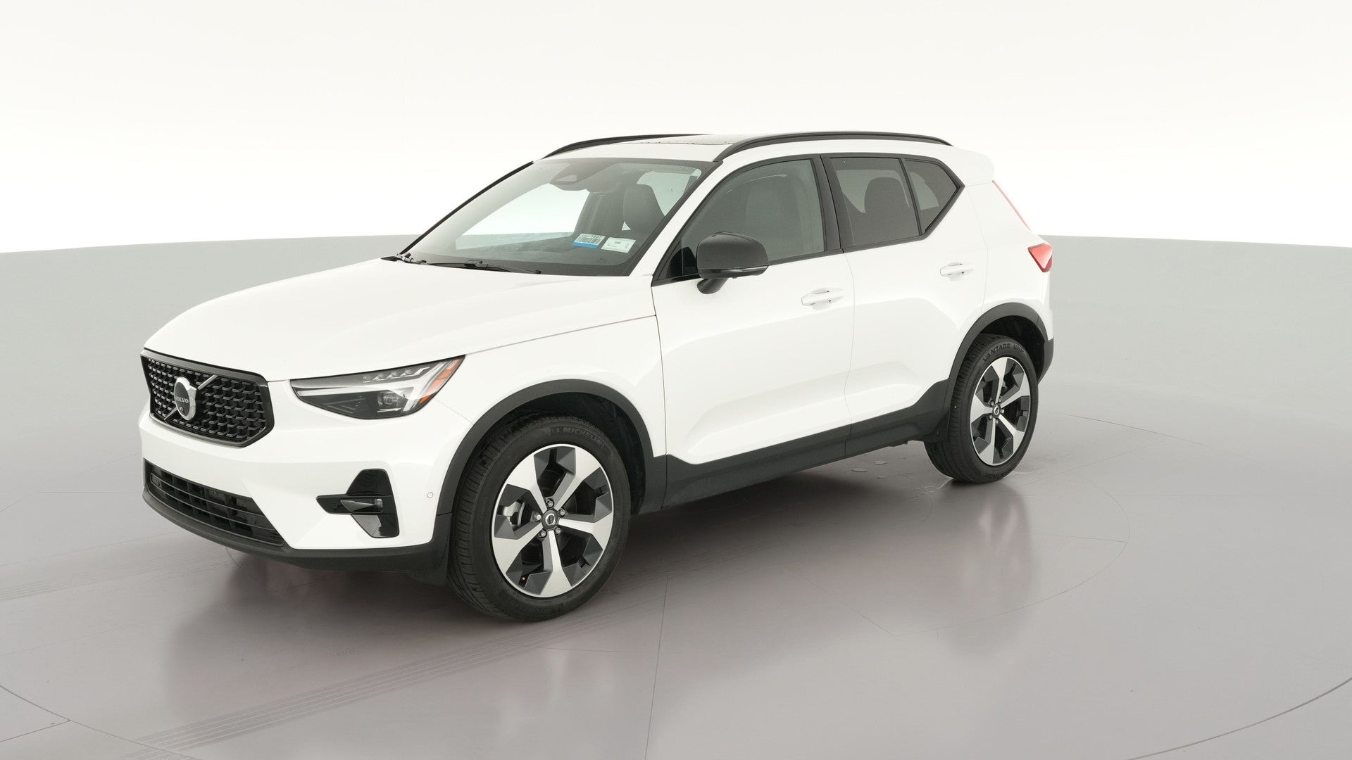 2026 Volvo XC40 vehicle photo