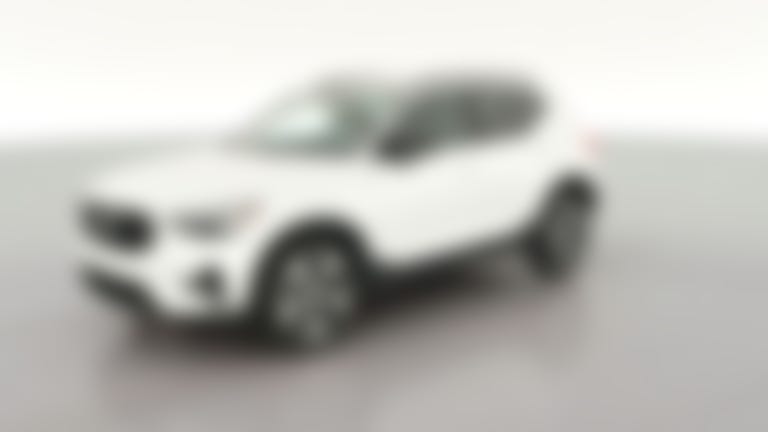 2026 Volvo XC40 vehicle photo