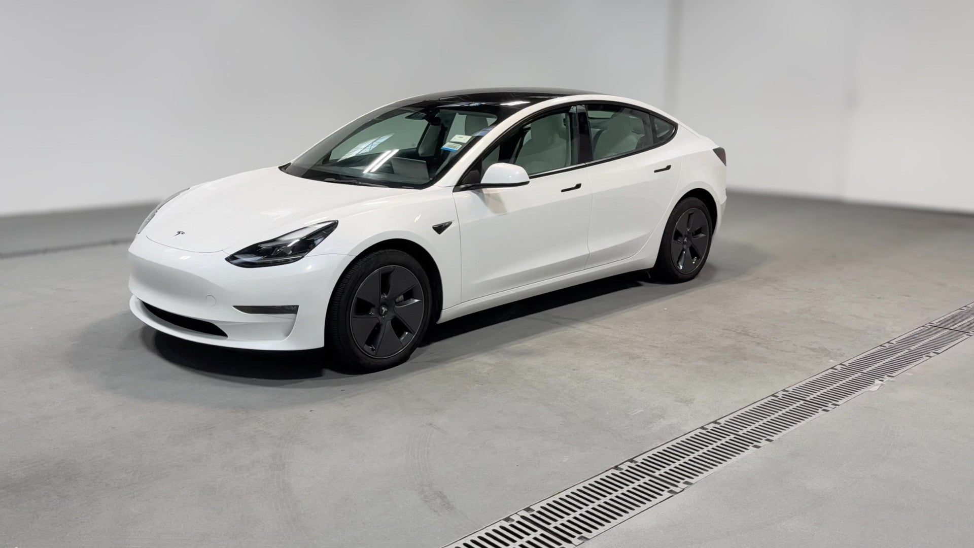 2023 Tesla Model 3 vehicle photo