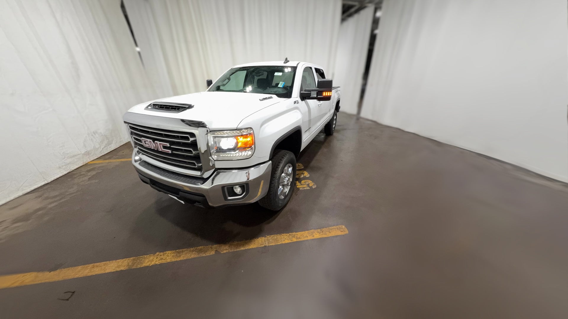 2018 GMC Sierra 2500 HD Crew Cab vehicle photo