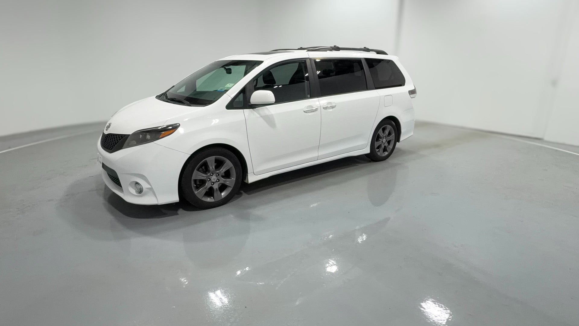 2015 Toyota Sienna vehicle photo