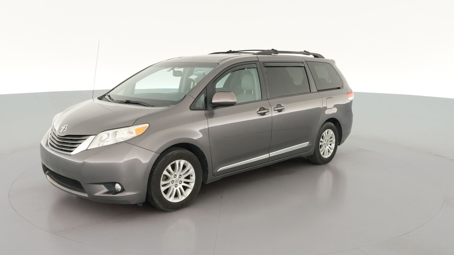 2013 Toyota Sienna vehicle photo
