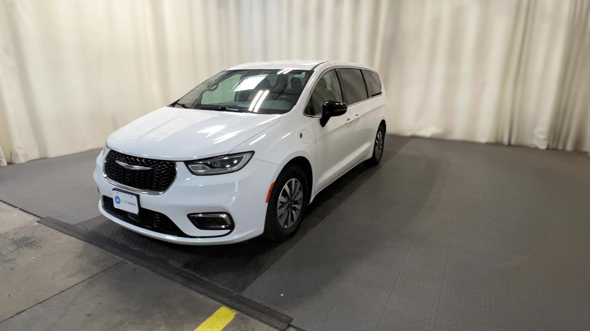 2024 Chrysler Pacifica Hybrid vehicle photo