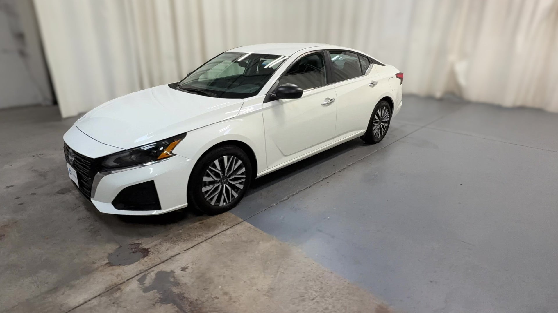 2025 Nissan Altima vehicle photo