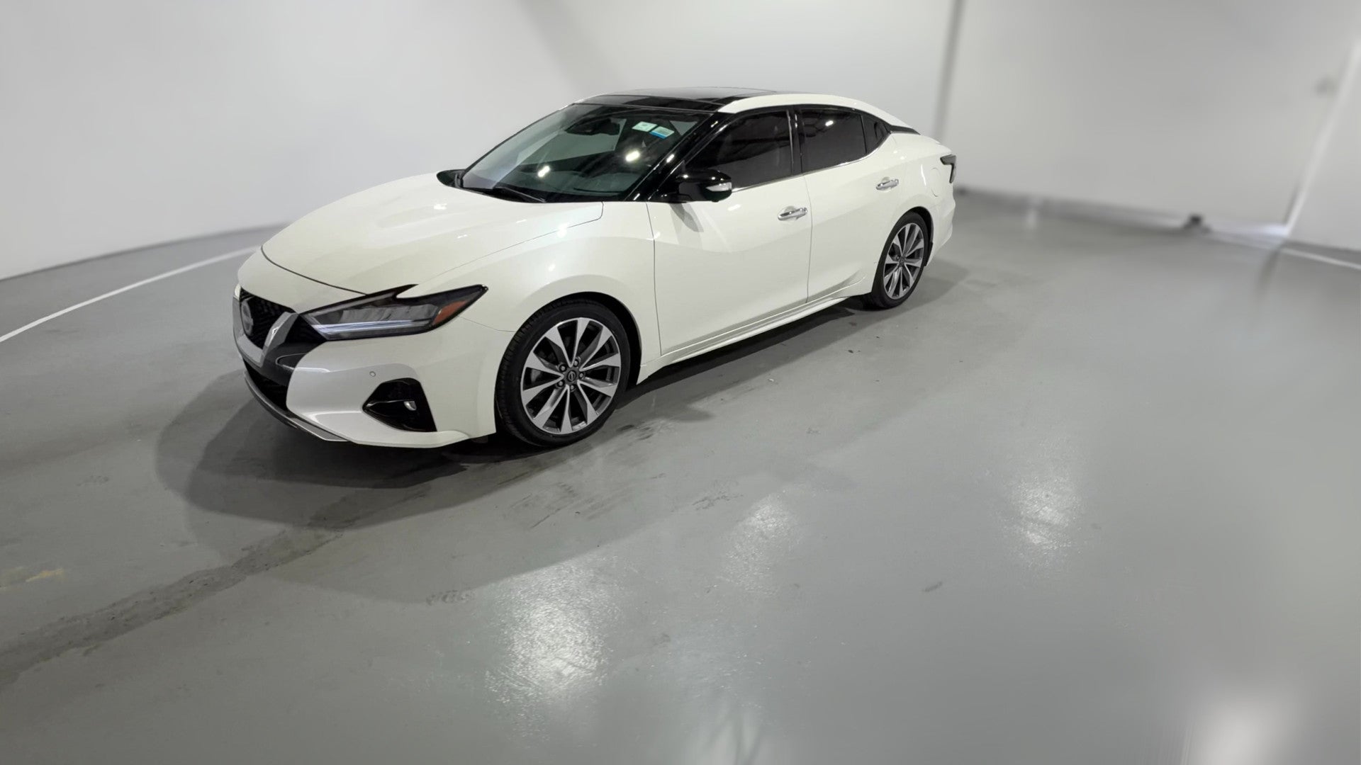 2023 Nissan Maxima vehicle photo