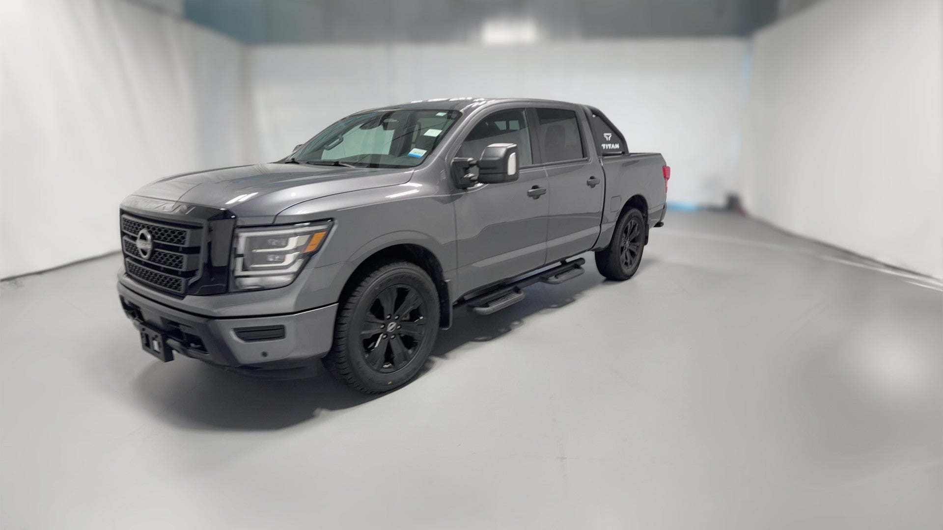 2023 Nissan Titan Crew Cab vehicle photo