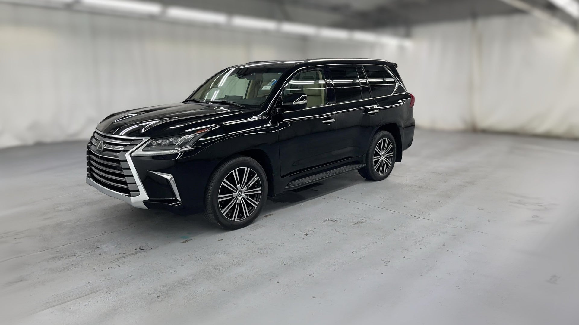 2020 Lexus LX vehicle photo