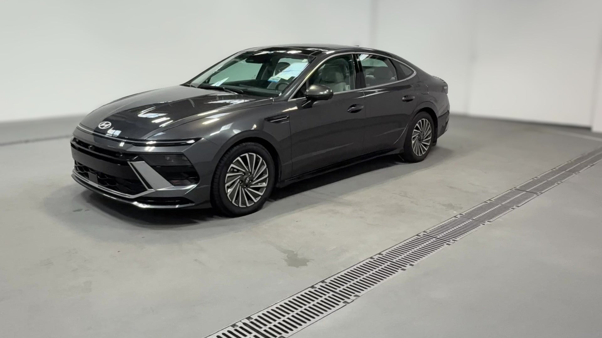 2024 Hyundai Sonata Hybrid vehicle photo
