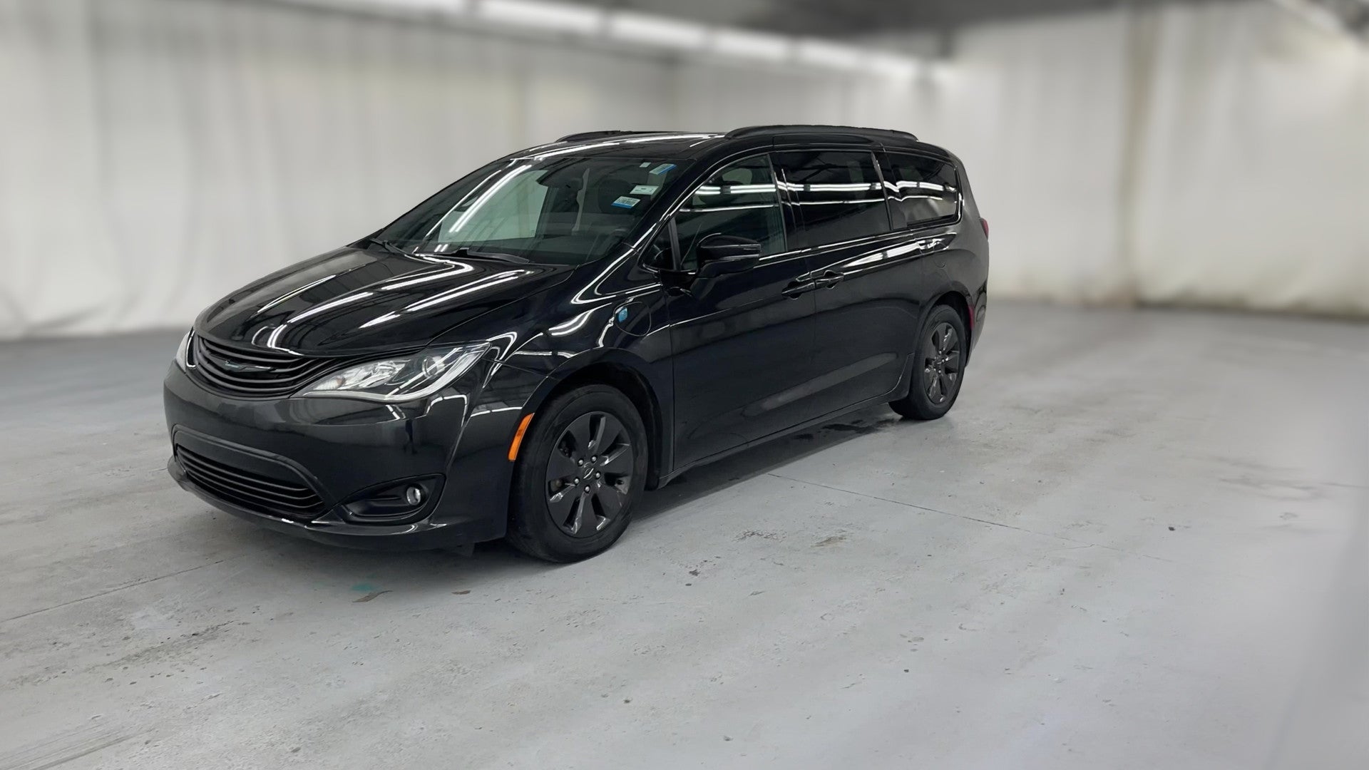 2019 Chrysler Pacifica Hybrid vehicle photo