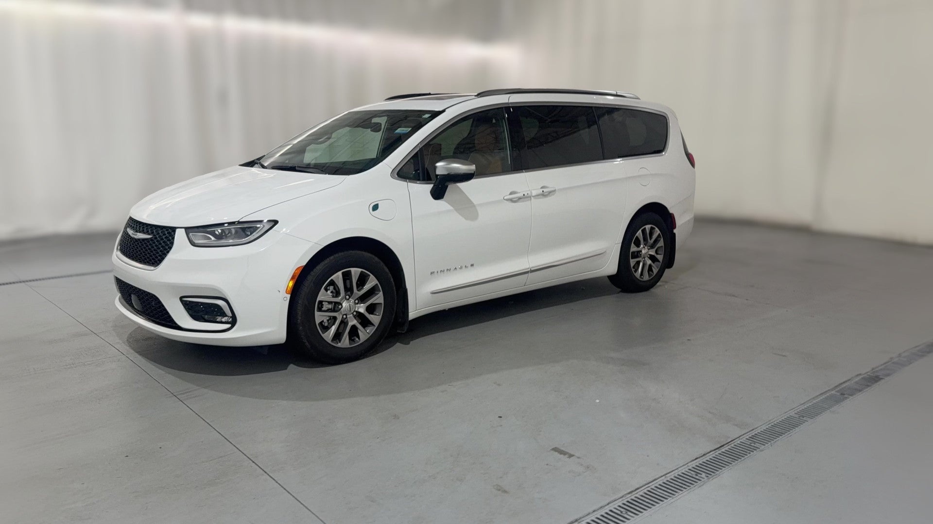 2025 Chrysler Pacifica Hybrid vehicle photo