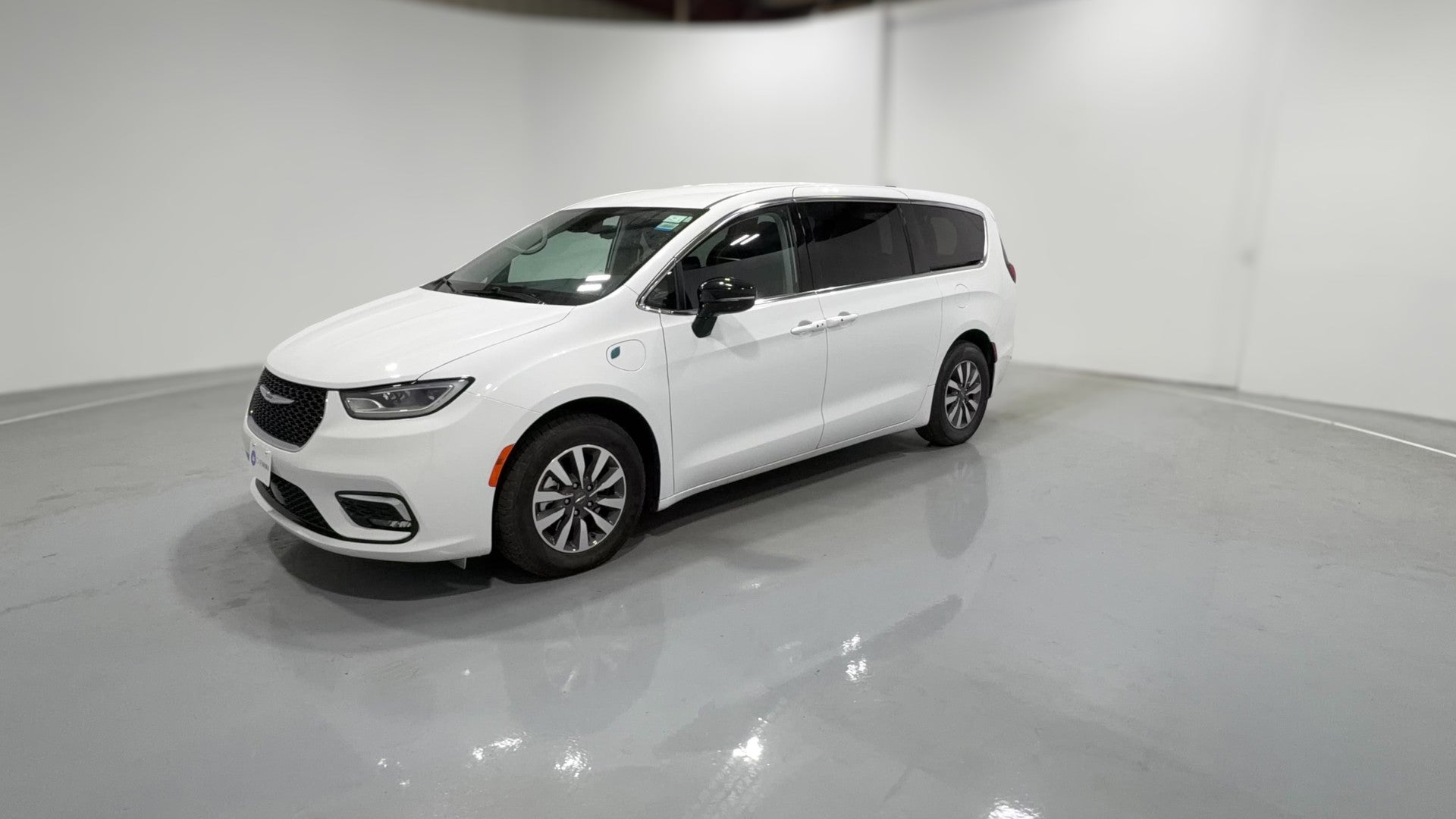 2024 Chrysler Pacifica Hybrid vehicle photo