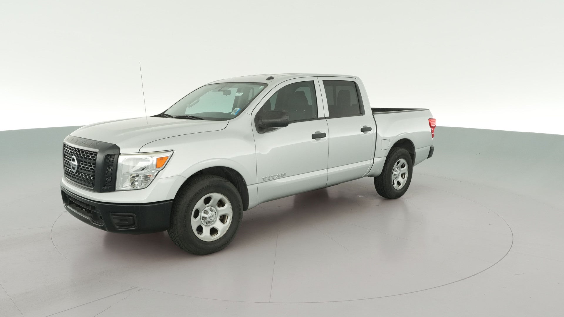 2019 Nissan Titan Crew Cab vehicle photo