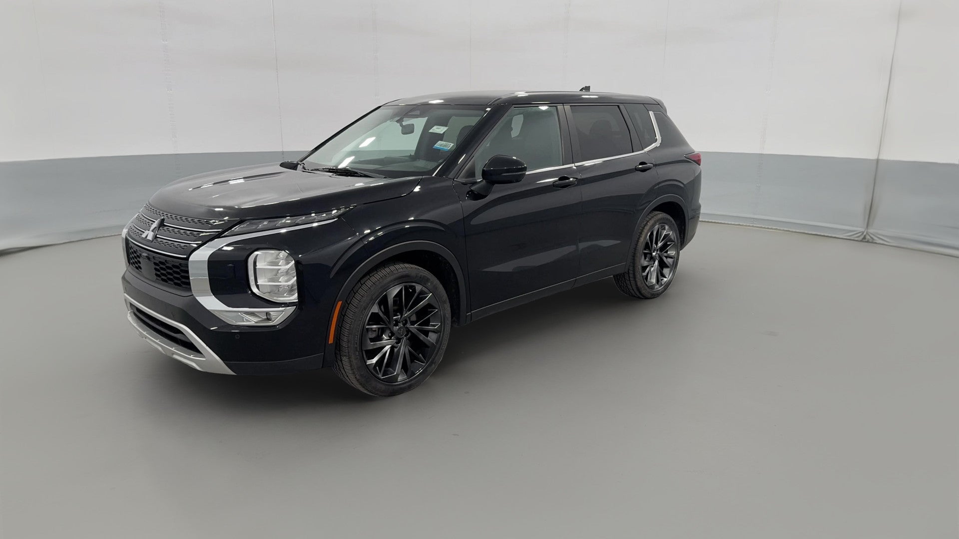 2024 Mitsubishi Outlander vehicle photo