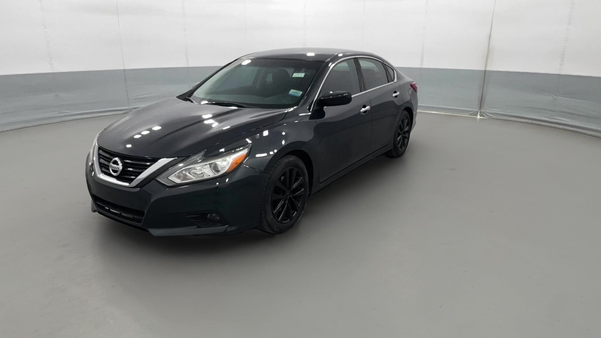 2018 Nissan Altima vehicle photo