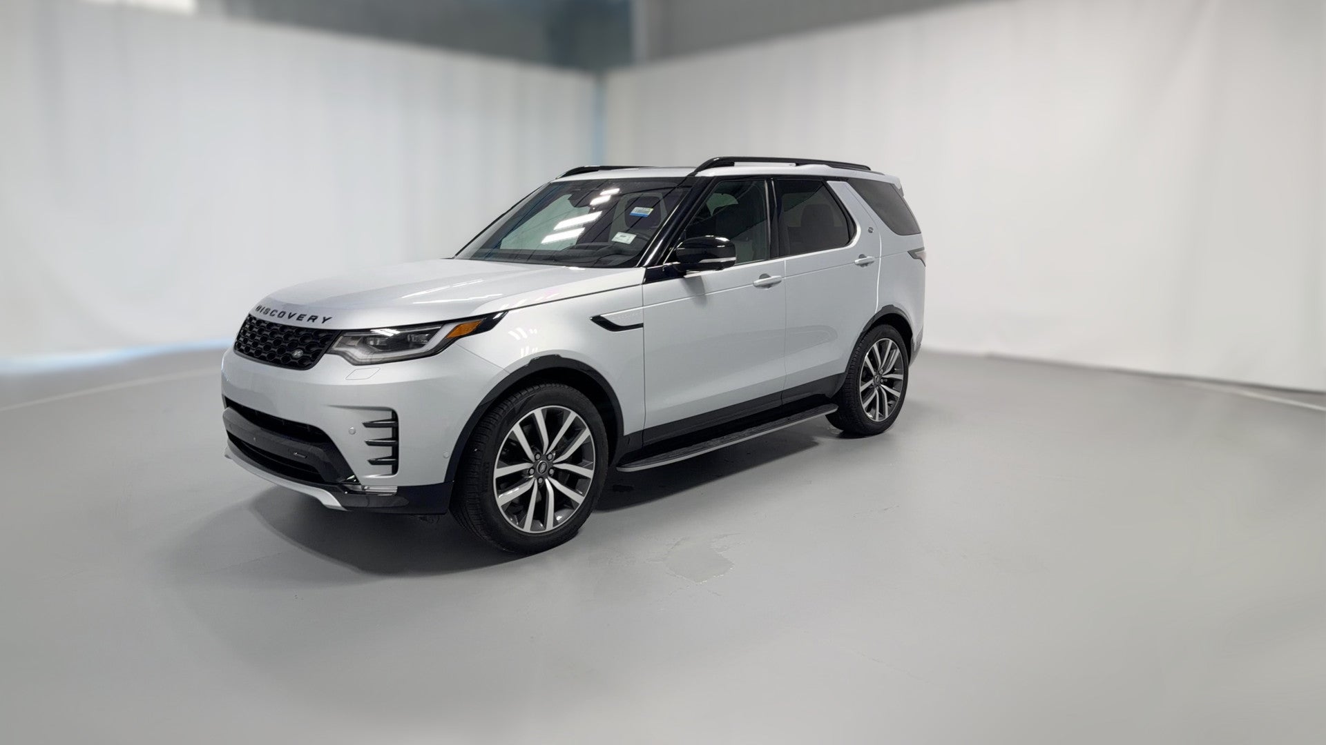 2023 Land Rover Discovery vehicle photo