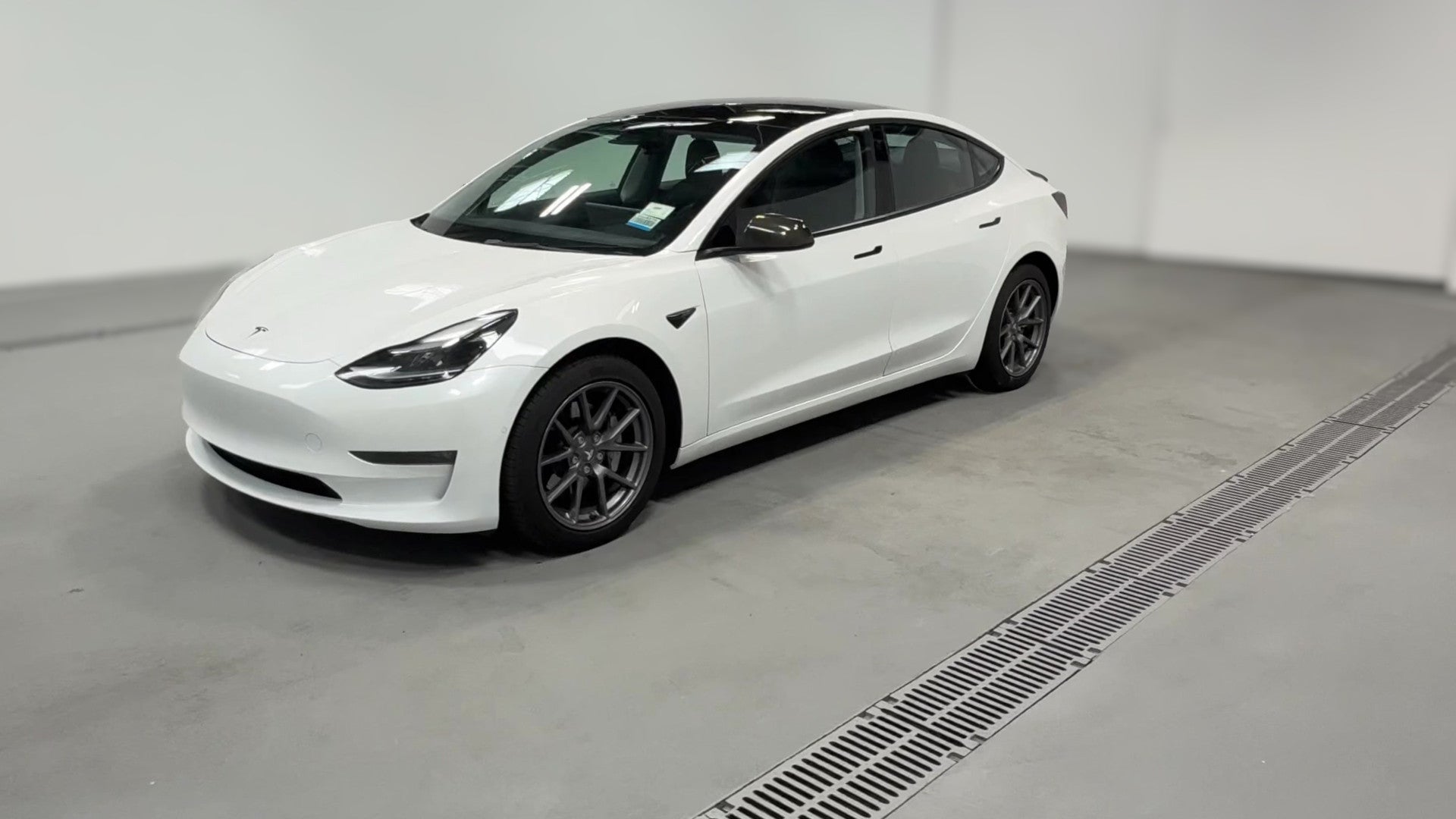 2022 Tesla Model 3 vehicle photo